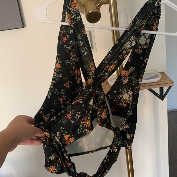 Tie back black with floral pattern tank top. - Picture 2 of 3